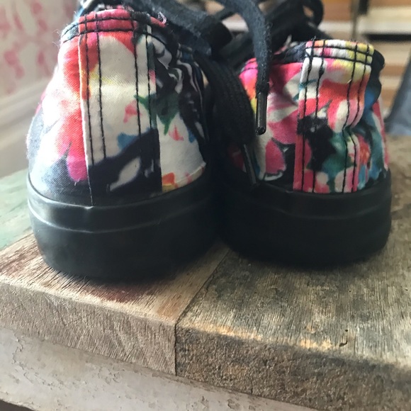 Heavenly Soles Youth 4 - Picture 7 of 8